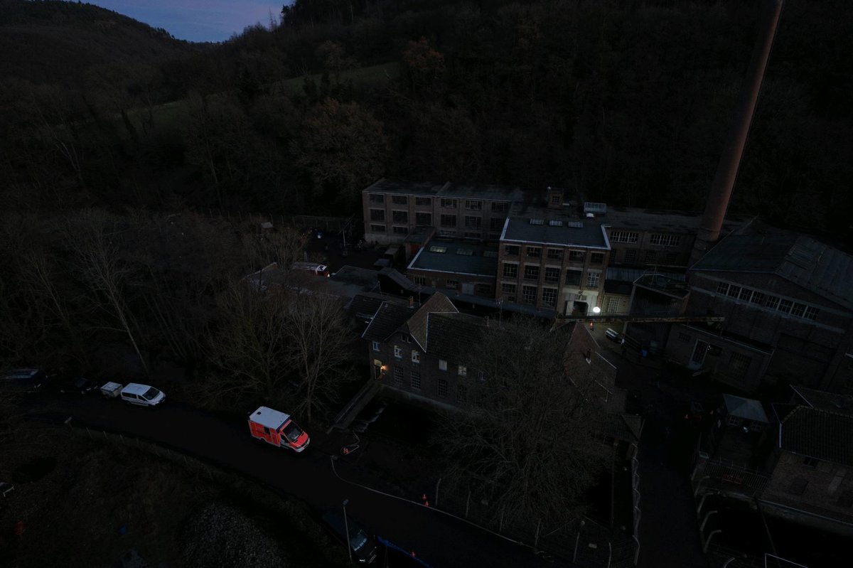 Papierfabrik Zerkall GmbH Werk 2 Malerbetrieb Lemaire Wand Bodengestaltung