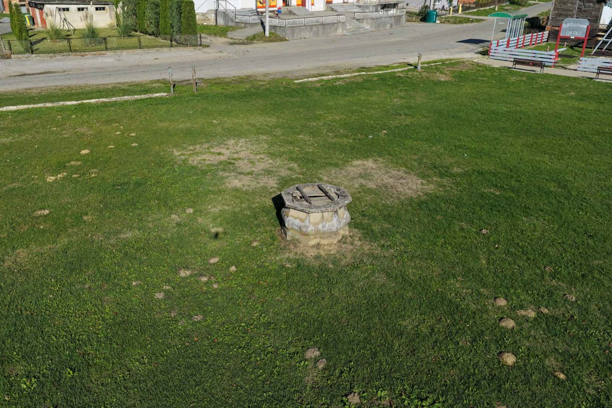 Studenac Market Crucifix