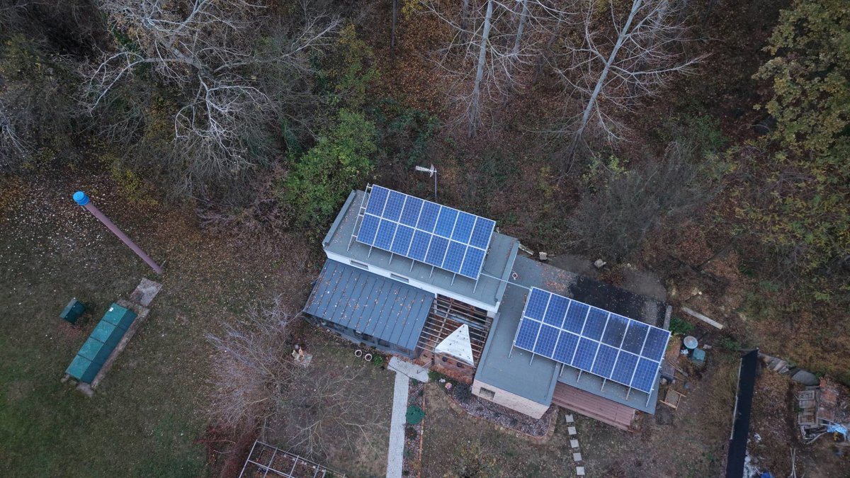 B Zoltán Új Kishomok Villa u