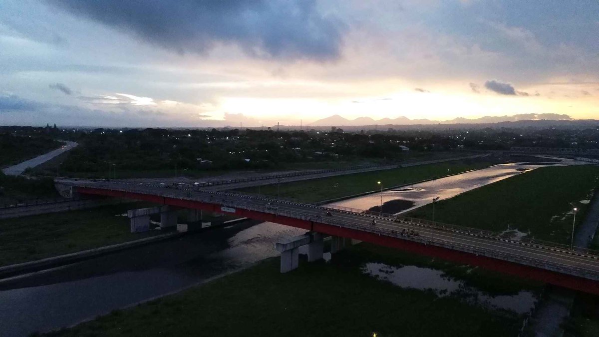 Jembatan Merah Pusat Kebudayaan Bali BLONKER