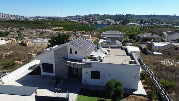 נגיעה במרום פיצה בוטיק