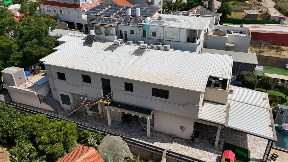 דניאל מורה אופנועים בנהריה bomb shelter