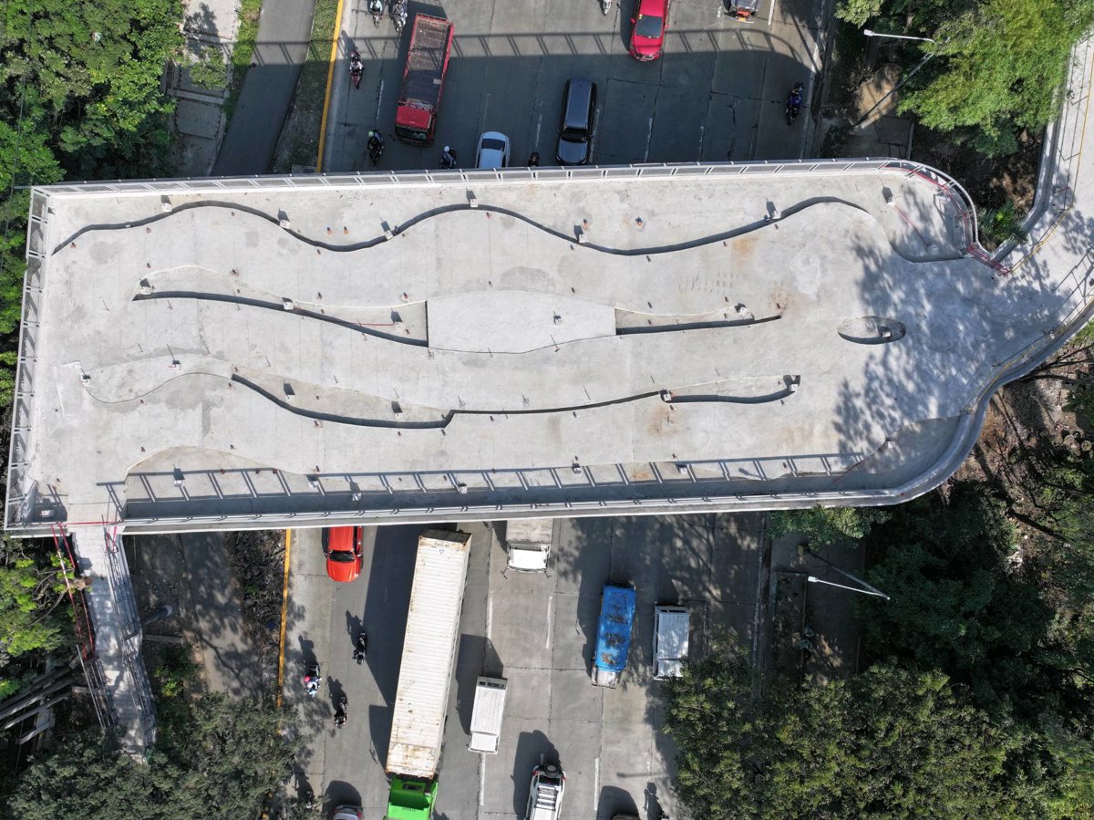 Elevated Promenade Bridge Wildlife Mini Zoo Rescue Center