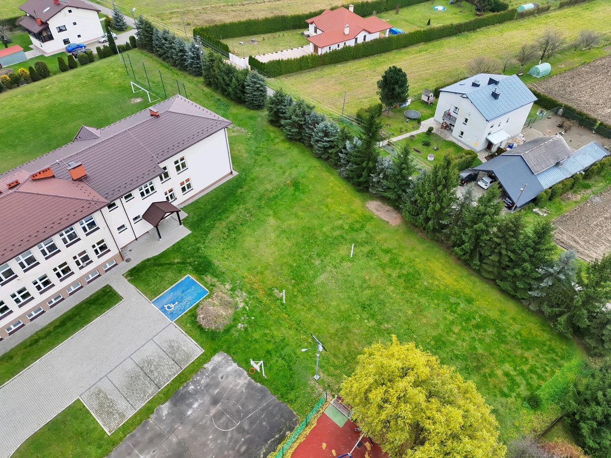 Szkoła Podstawowa Boisko w Krótkim Santiago Bernabeu