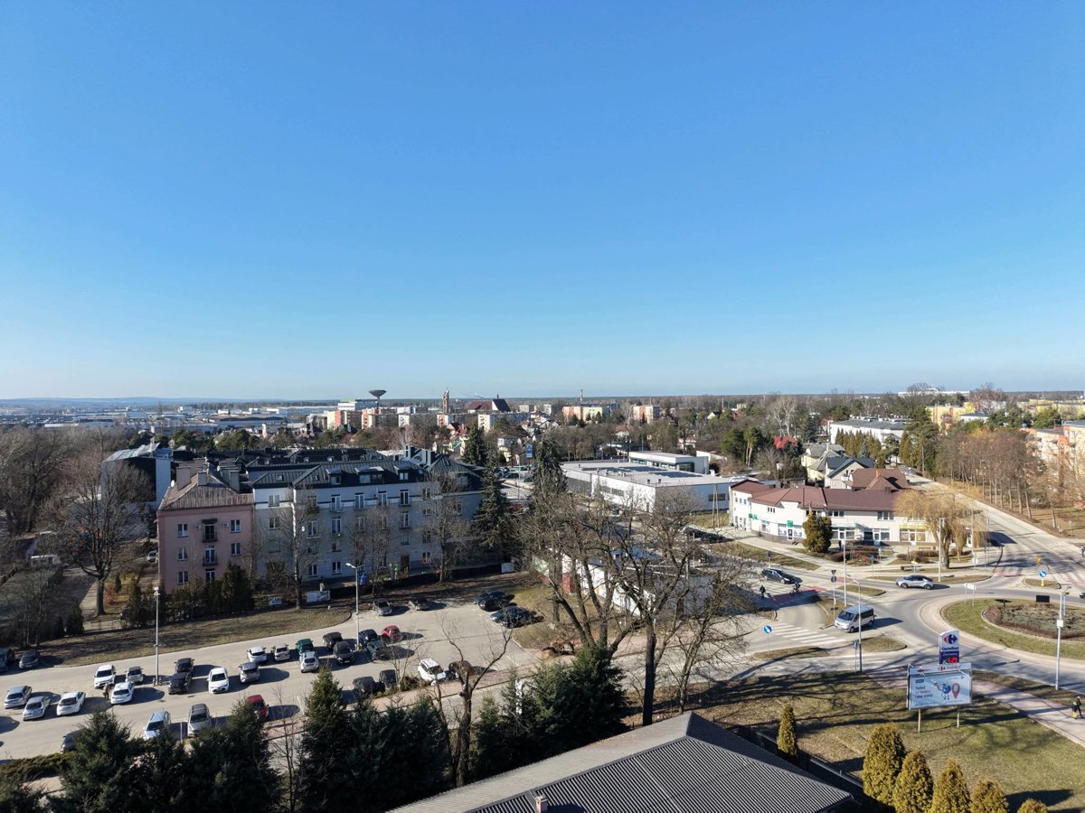 Paczkomat InPost Kwiatomat Bankowa 4 Pory Roku