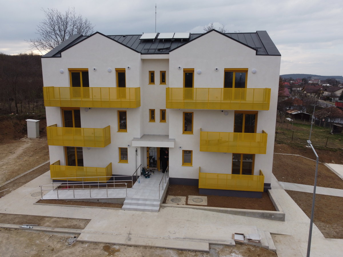 Lary Top Impex Cafe Bar