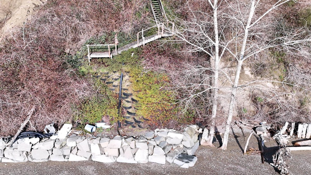 Whale s Tale Panoramic views of Mount Rainier and Henderson Bay Waterfront Home w outdoor dining fire pit